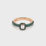 Anello Madame con pavé di smeraldi e diamante