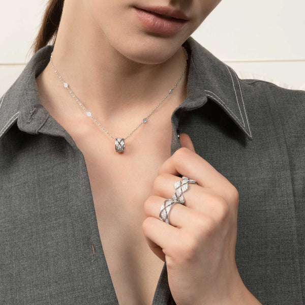 Pendente Mikou con pavé di diamanti