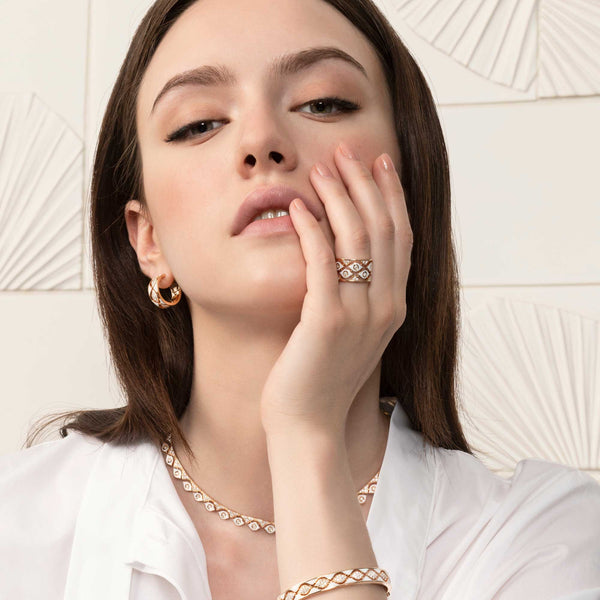 Anello Mikou con smalto bianco e diamanti