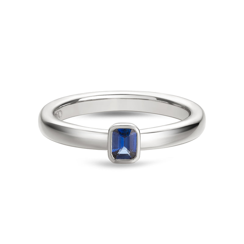 Madame ring with sapphire