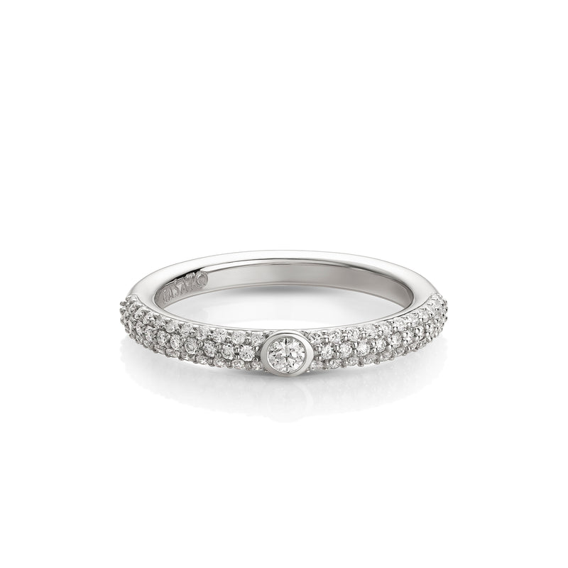 Nobless Oblige ring with diamond pavé