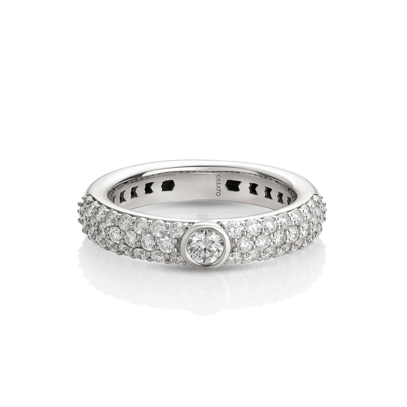 Nobless Oblige ring with diamond pavé