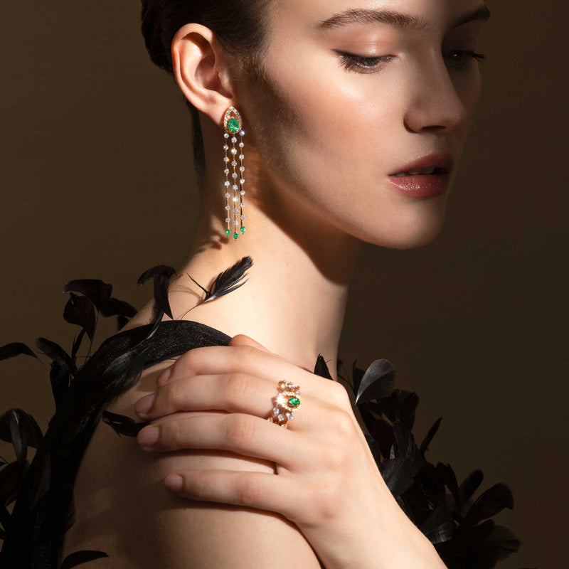 Anello Maureen The Original con smeraldo a goccia e diamanti