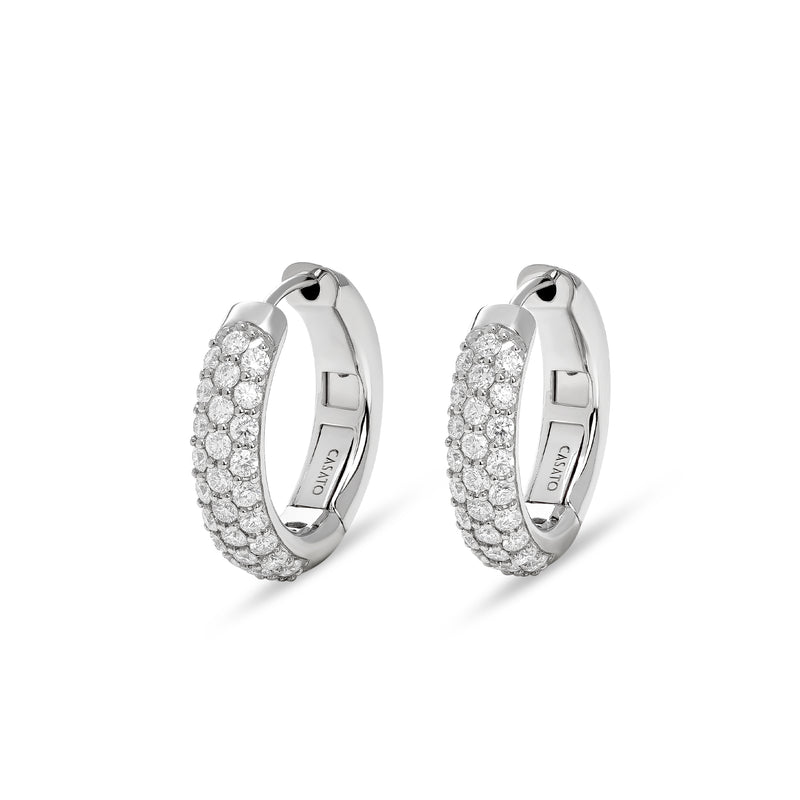 Noblesse Oblige earrings with diamonds