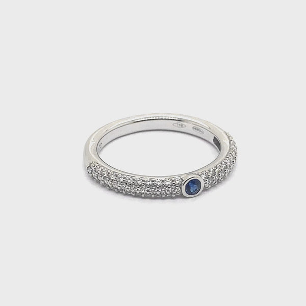 Noblesse Oblige ring with sapphire and diamond pavé