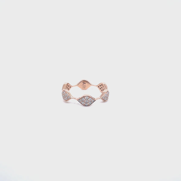 Mikou ring with one row of diamonds